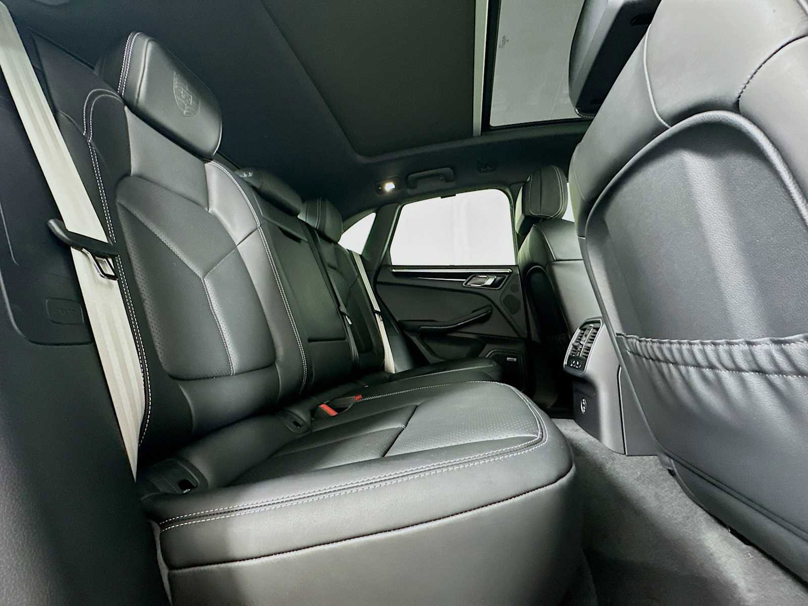 New 2026 Porsche Macan image 28