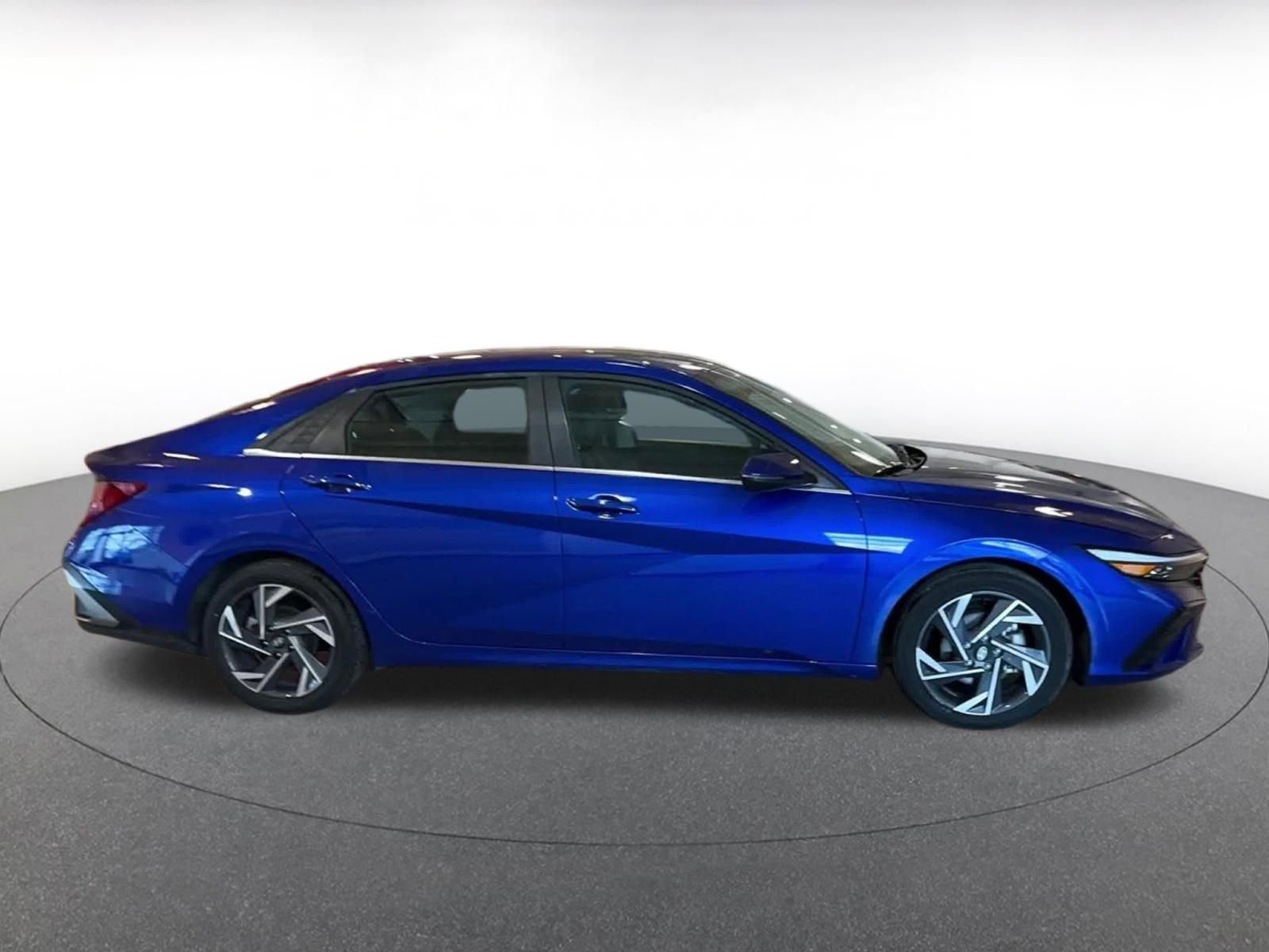 Used 2025 Hyundai Elantra Limited image 16