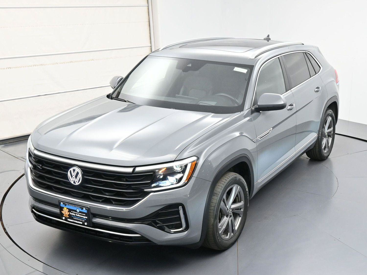 Certified 2024 Volkswagen Atlas Cross Sport SEL R-Line AWD/4WD image 37