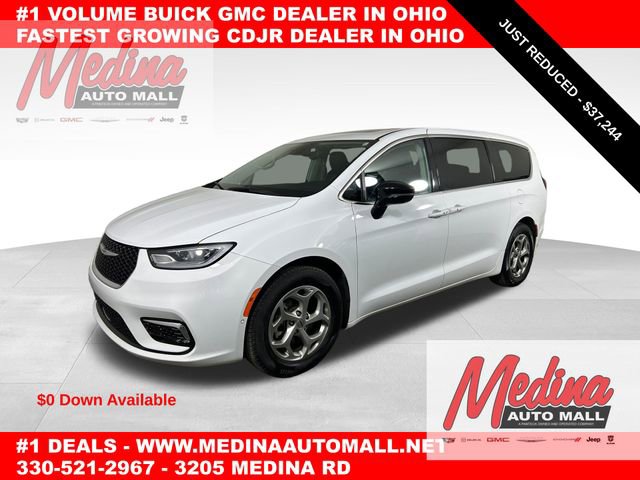 Used 2024 Chrysler Pacifica Limited image 1