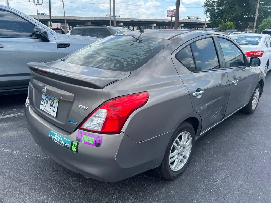 Used 2013 Nissan Versa SV FWD image 7