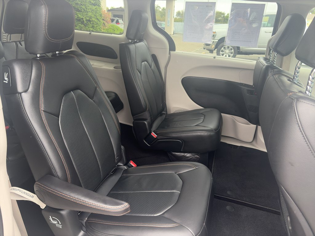 Used 2018 Chrysler Pacifica Touring-L FWD image 20