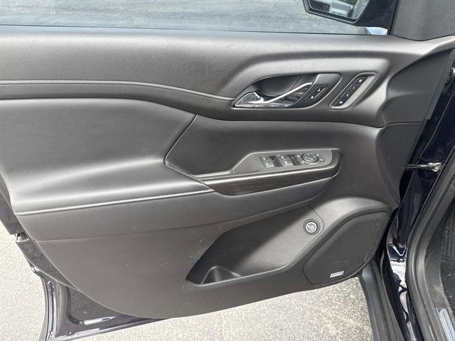 Used 2021 GMC Acadia SLT w/ Premium Package FWD image 11