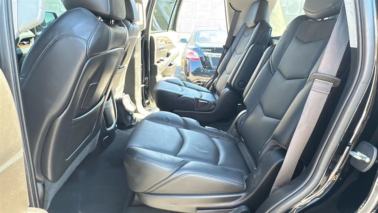 Used 2015 Cadillac Escalade Luxury AWD/4WD image 29