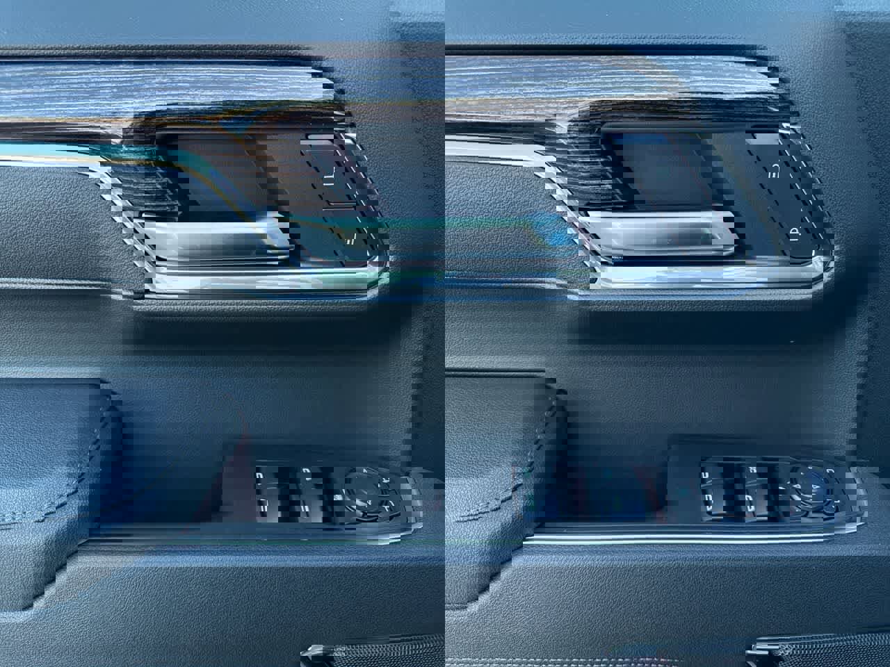 New 2026 GMC Sierra 1500 SLE w/ LPO, Black Badging Package image 18