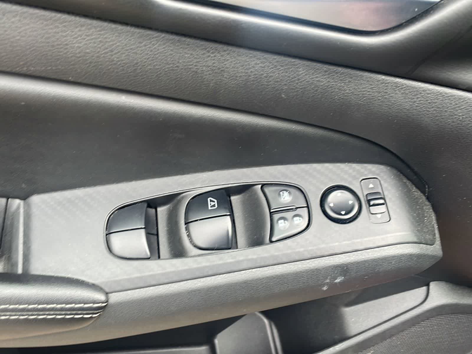 Used 2024 Nissan Altima 2.5 SV FWD image 14