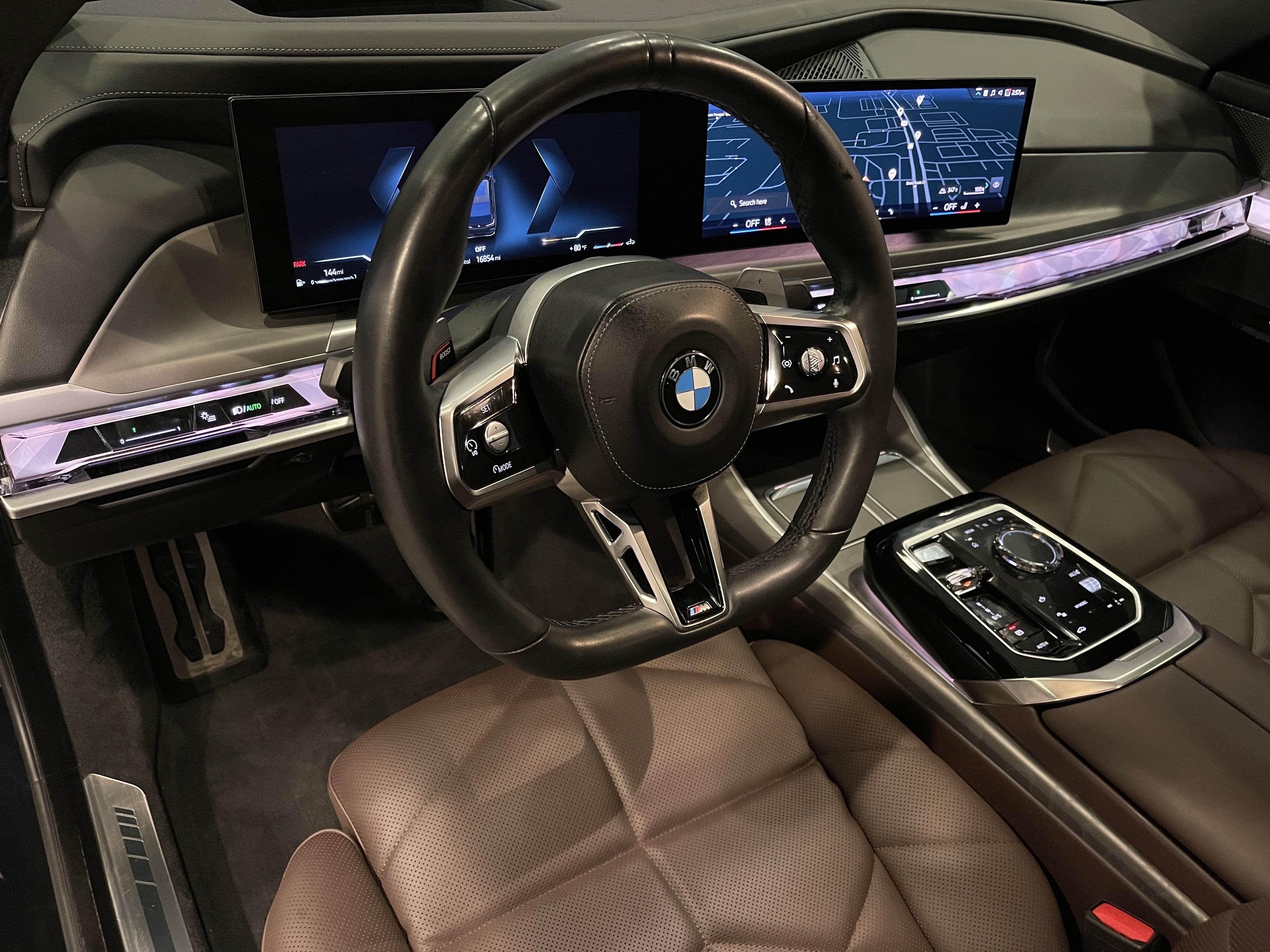 Used 2023 BMW 740i w/ Parking Assistance Package RWD image 13