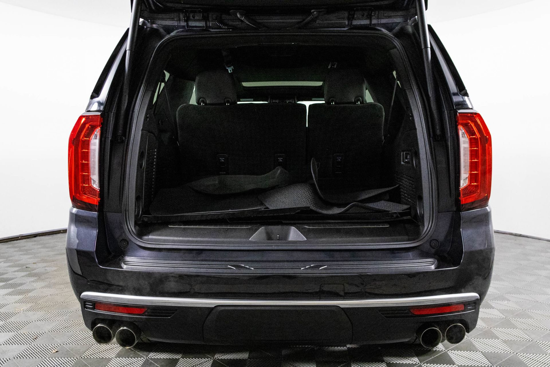 Used 2023 GMC Yukon XL Denali image 35