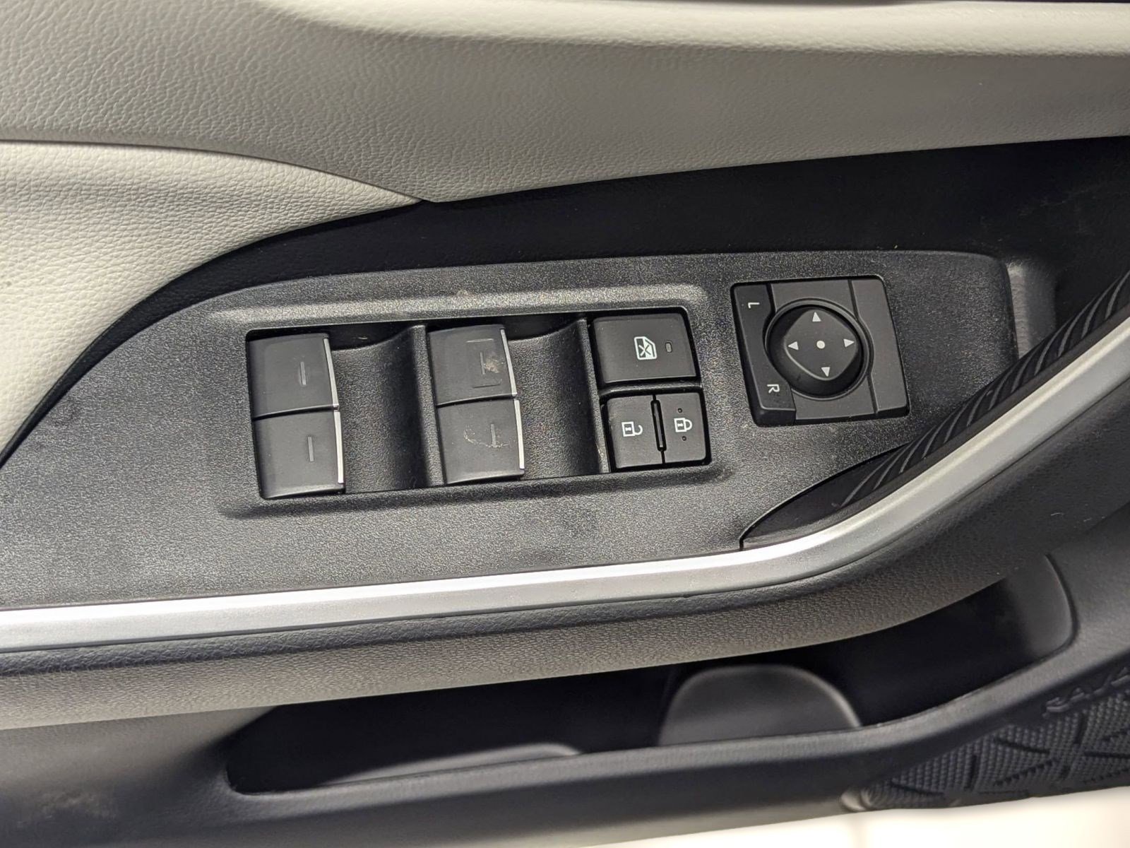 New 2025 Toyota RAV4 XLE image 19