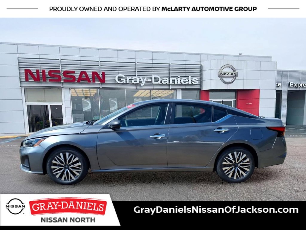 Used 2024 Nissan Altima 2.5 SV FWD image 4