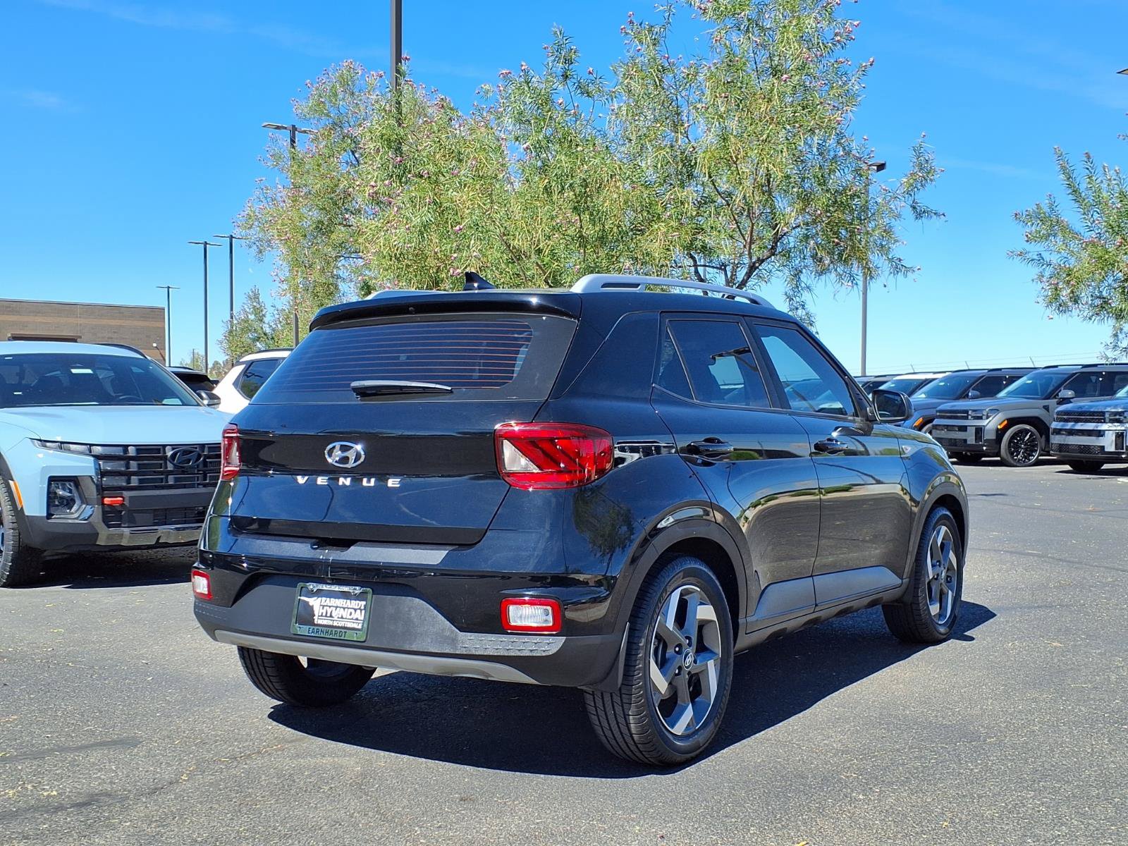 Certified 2022 Hyundai Venue SEL FWD image 6