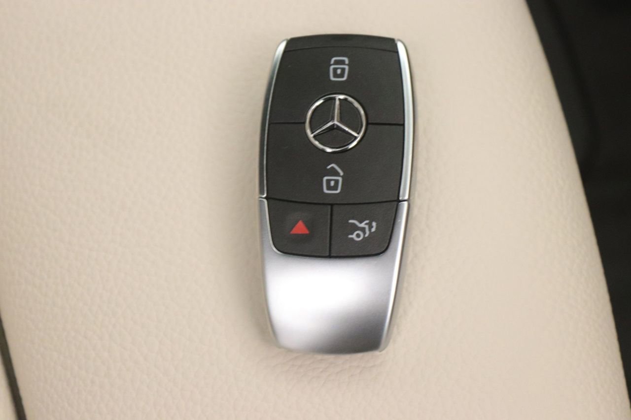 New 2026 Mercedes-Benz GLB 250 image 12