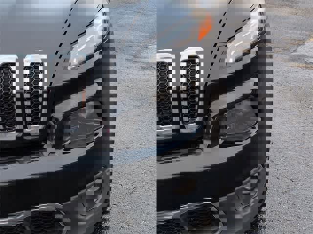 Used 2018 Jeep Cherokee Limited w/ Trailer Tow Group image 11