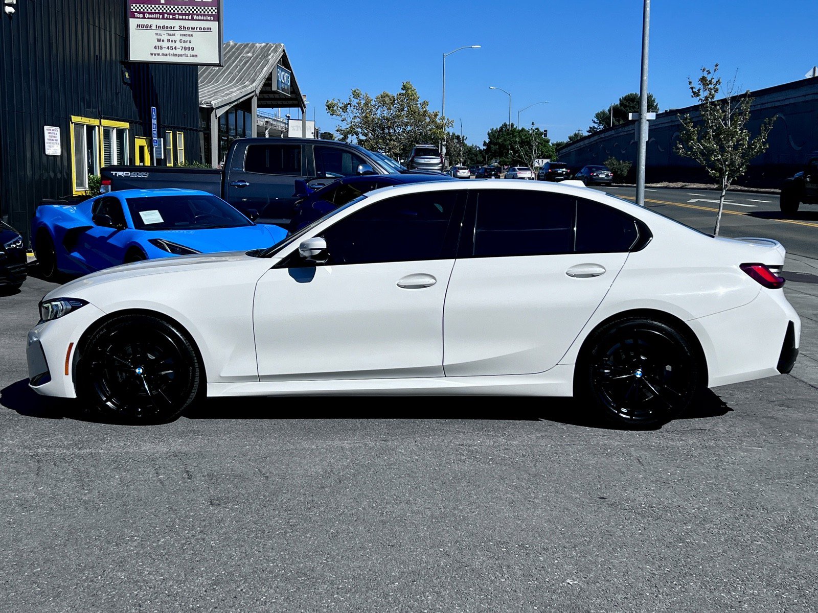 Used 2023 BMW 330i Sedan w/ M Sport Package RWD image 9