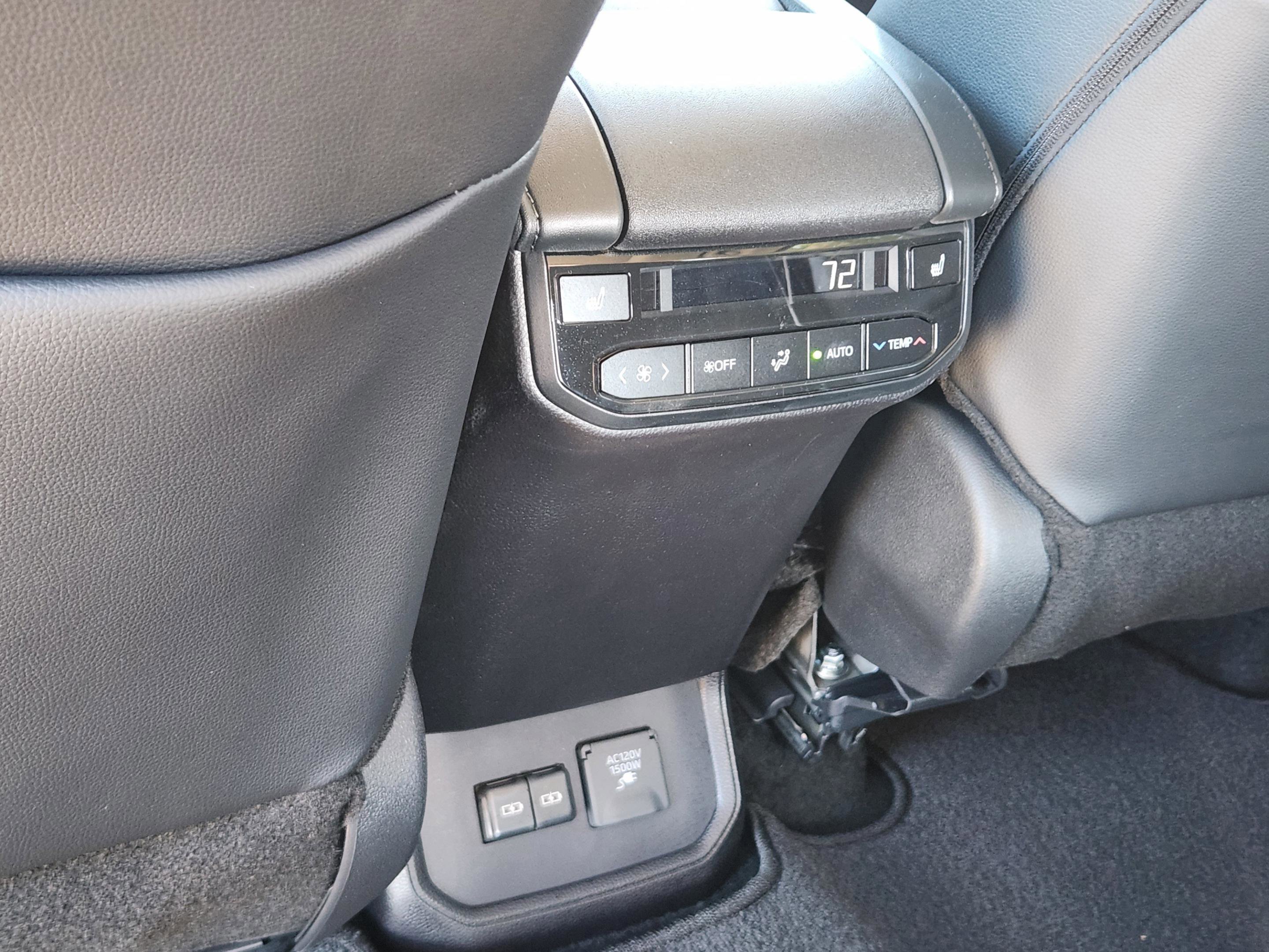 Used 2025 Toyota Highlander Platinum image 32