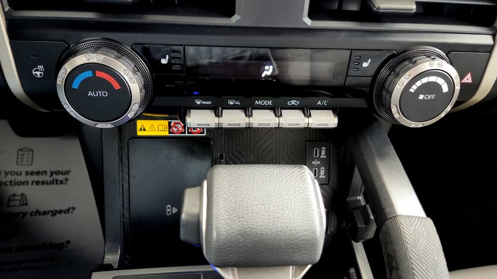 Used 2025 Toyota Tacoma SR5 AWD/4WD image 40