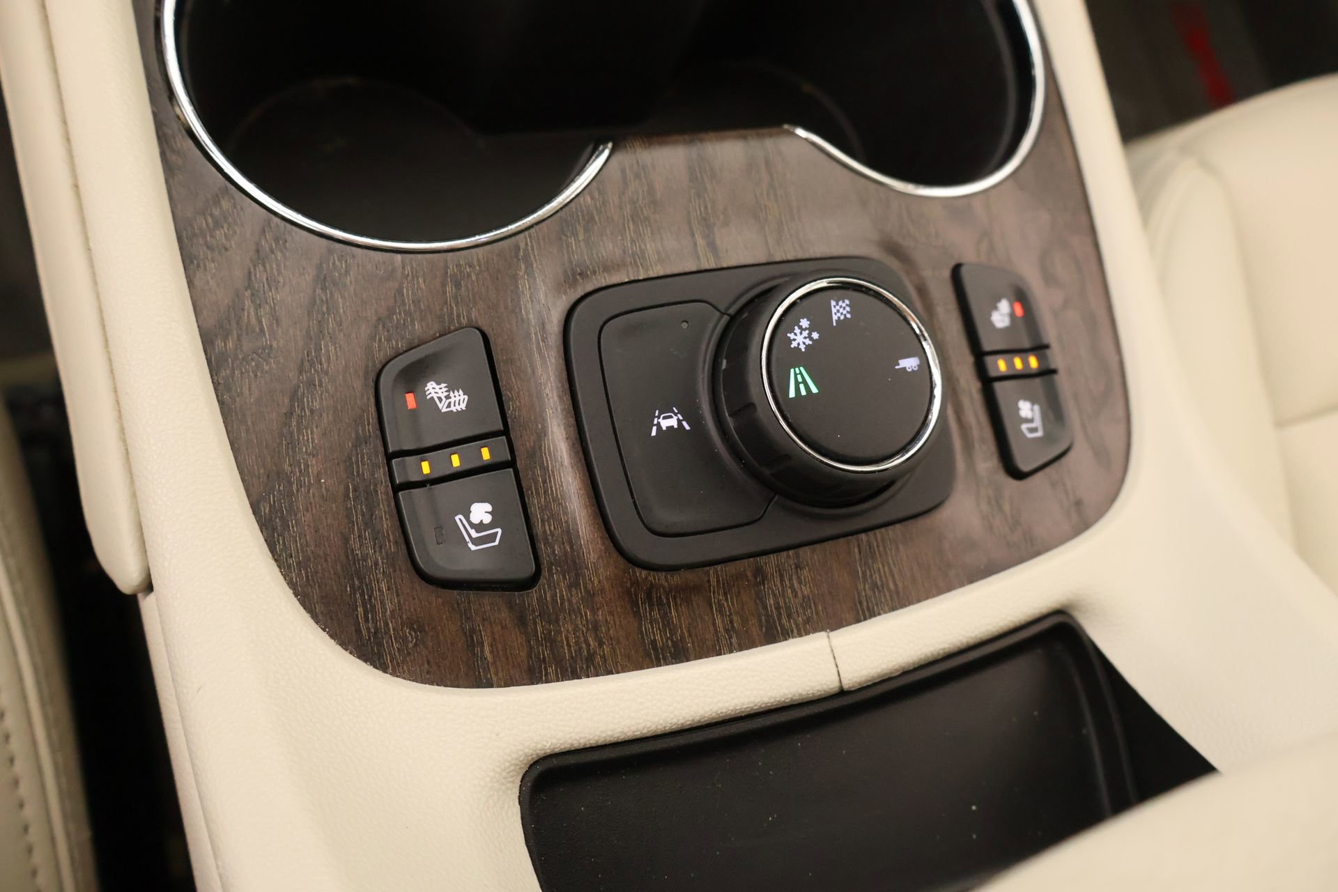 Used 2022 GMC Acadia Denali w/ Trailering Package FWD image 8