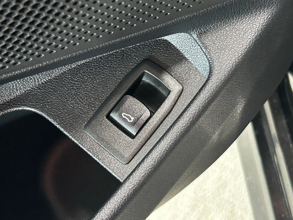 Used 2019 BMW 330i Sedan w/ Convenience Package image 46