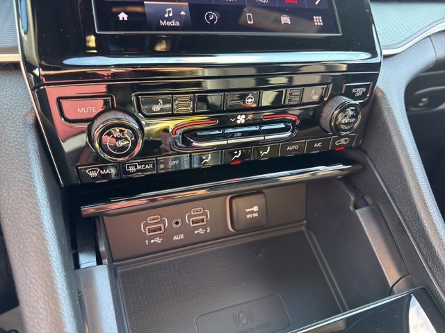 New 2025 Jeep Grand Cherokee Altitude image 19