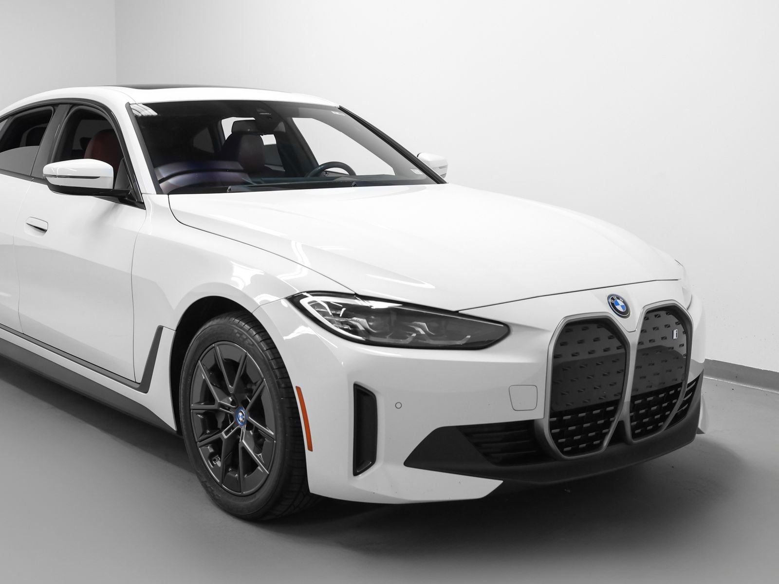 Used 2023 BMW i4 eDrive40 w/ Premium Package image 9