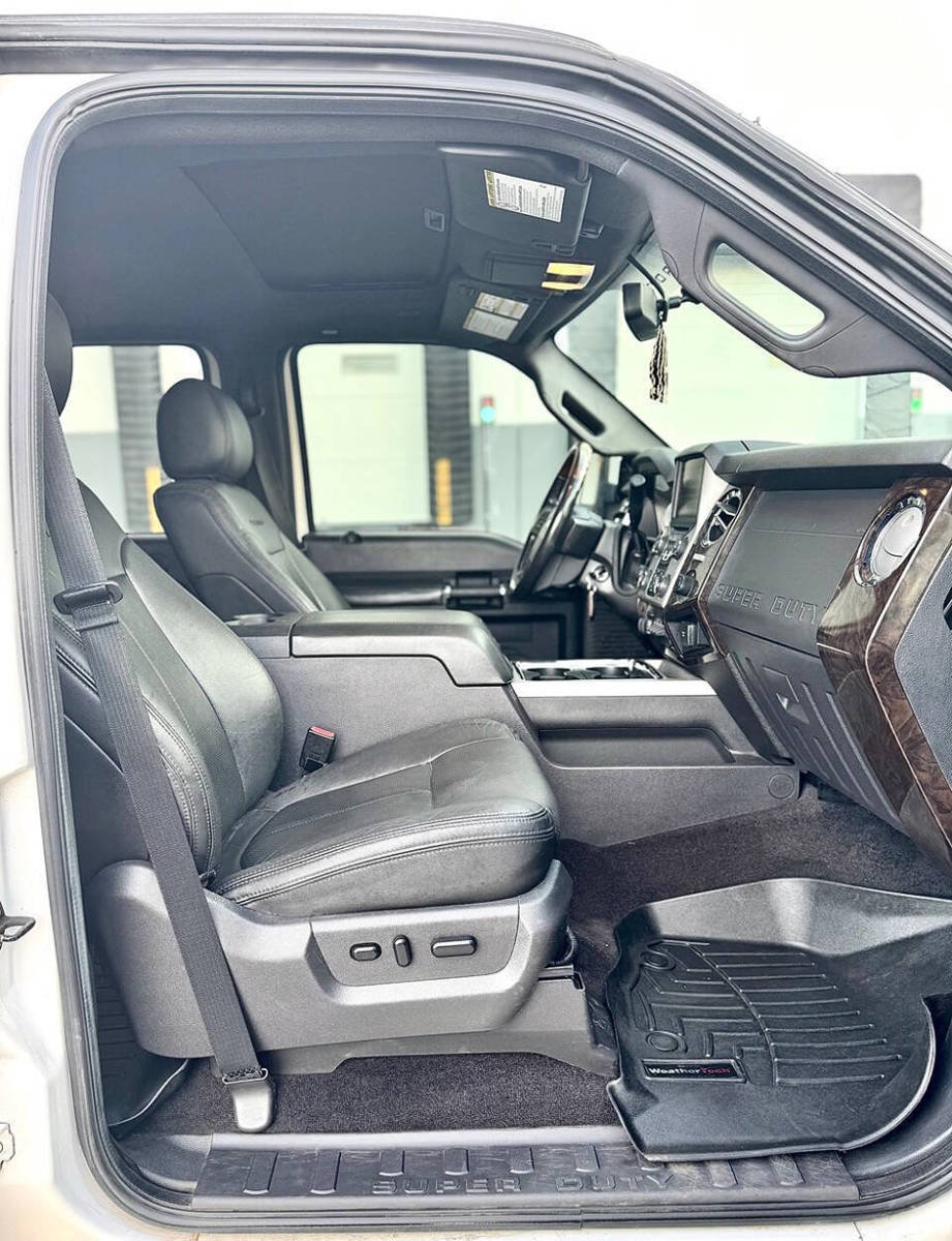 Used 2016 Ford F250 Platinum w/ Platinum Package AWD/4WD image 24
