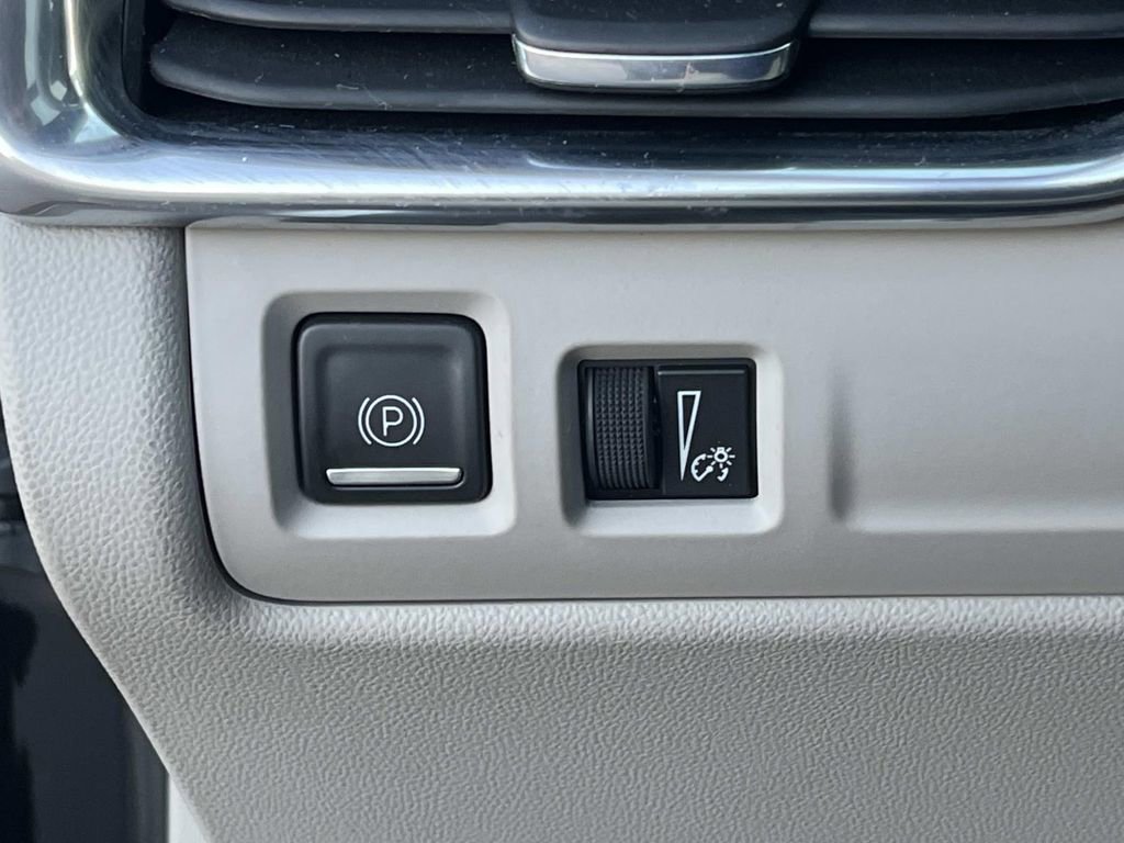 Certified 2023 Cadillac XT4 Premium Luxury w/ Enhanced Visibility Package image 28