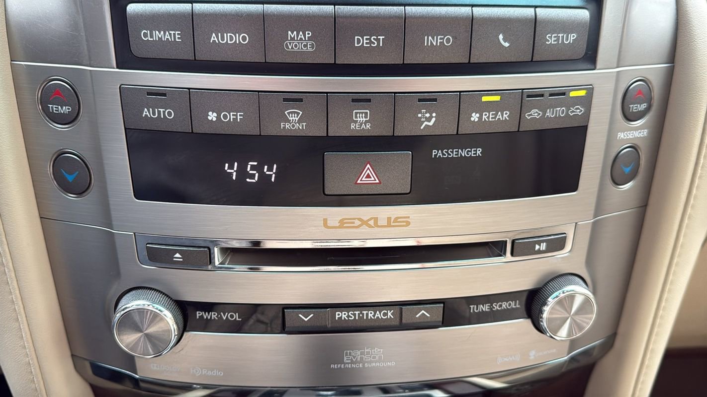 Used 2013 Lexus LX 570 4WD w/ Luxury Pkg image 30
