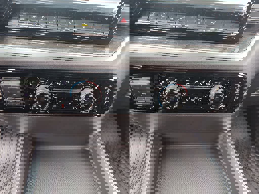 Used 2025 Chevrolet Silverado 3500 LTZ w/ LTZ Plus Package image 19