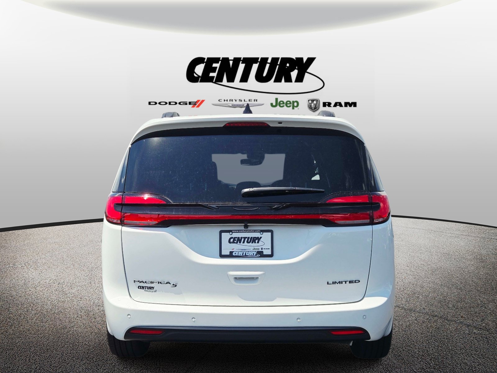 New 2027 Chrysler Pacifica Limited FWD image 5
