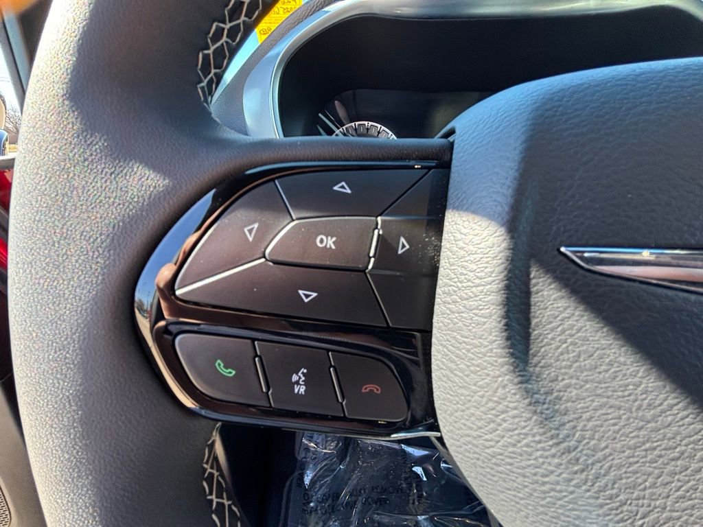 Used 2025 Chrysler Pacifica Limited w/ Trailer Tow Group image 15