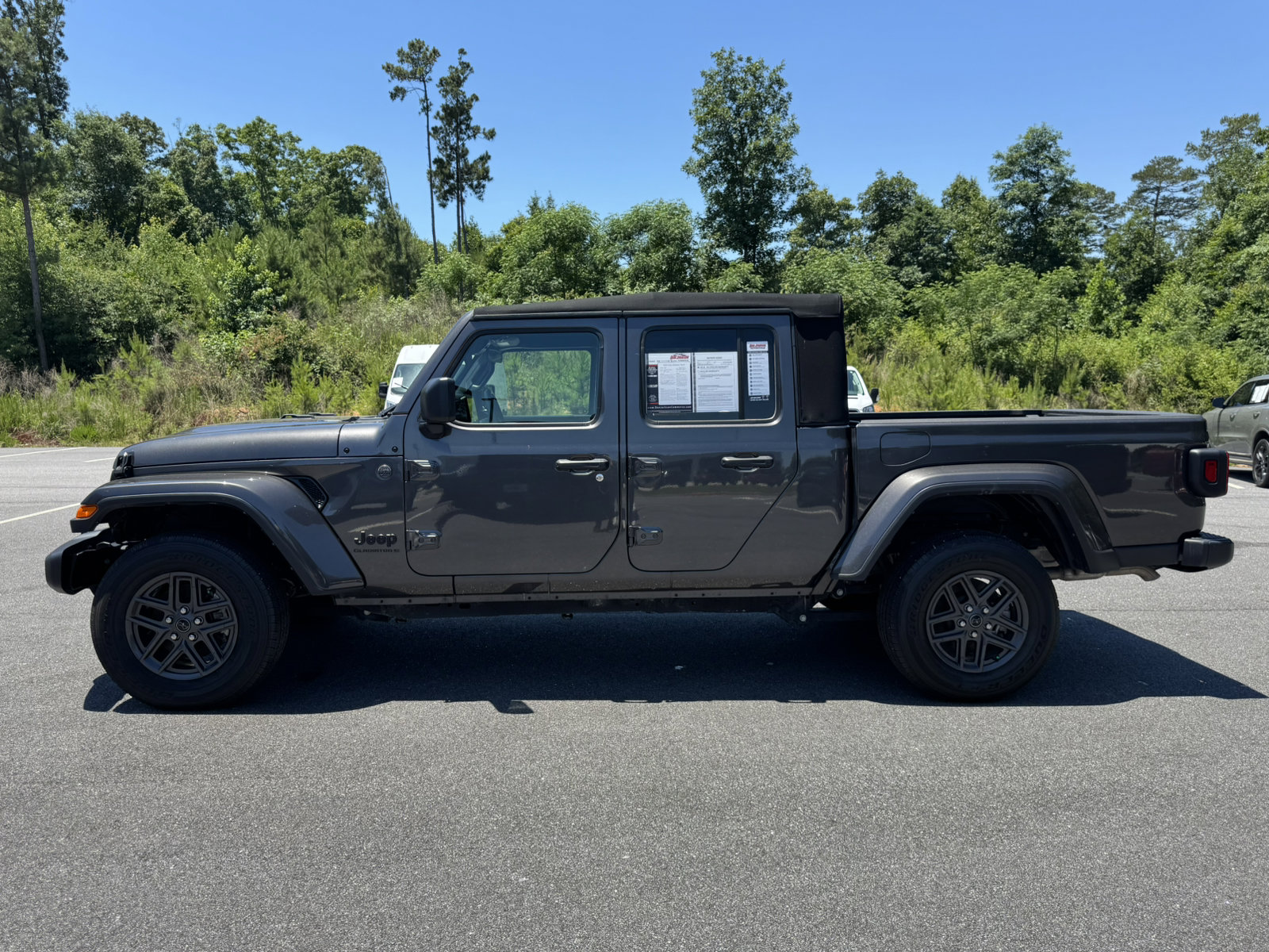 Used 2024 Jeep Gladiator Sport AWD/4WD image 8