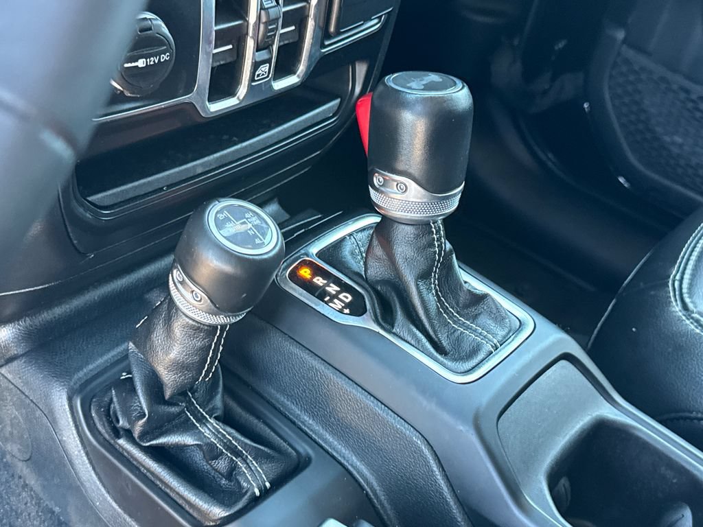 Used 2023 Jeep Wrangler Unlimited Sahara AWD/4WD image 26
