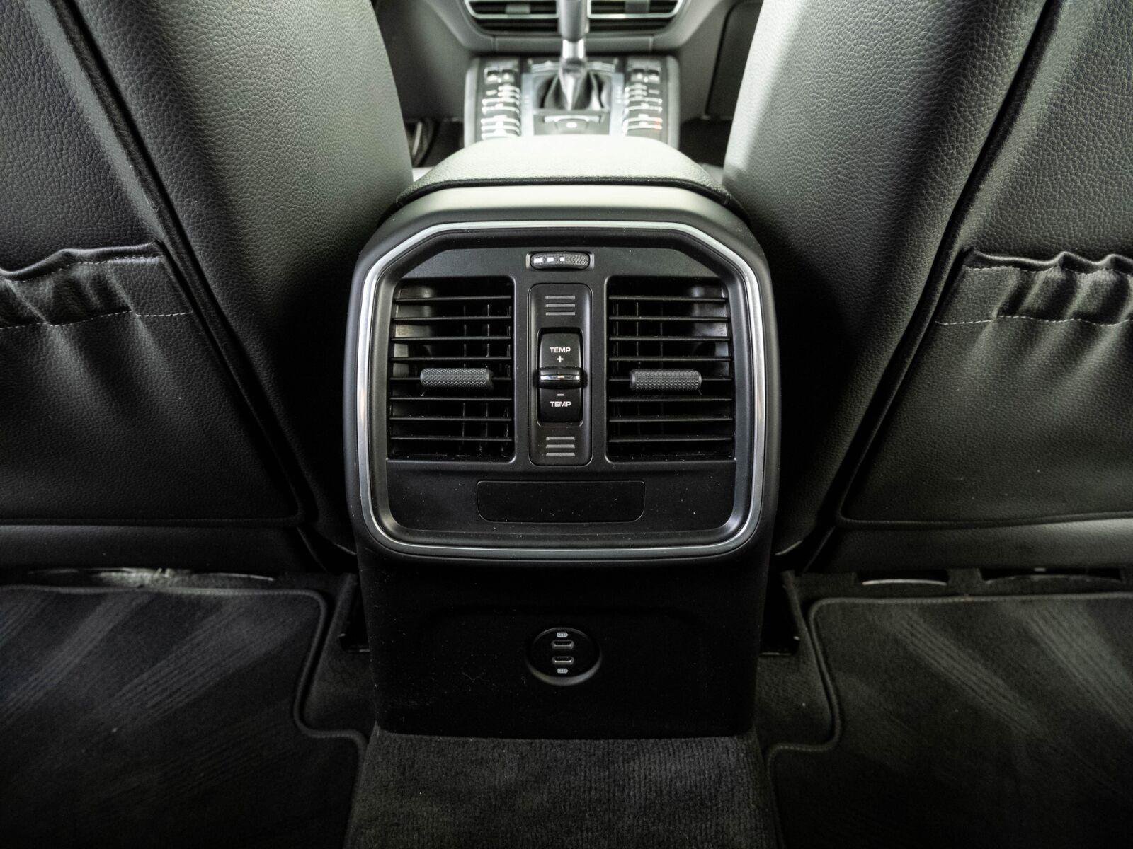 Used 2021 Porsche Macan AWD/4WD image 19