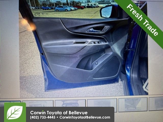 Used 2023 Chevrolet Equinox LT image 2