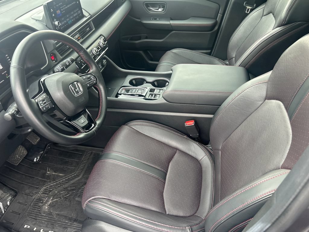 Used 2025 Honda Pilot Black Edition image 11