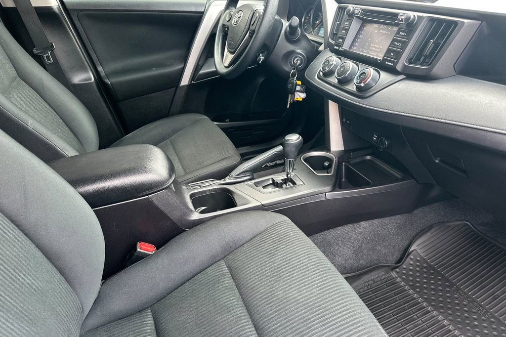 Used 2016 Toyota RAV4 LE image 16