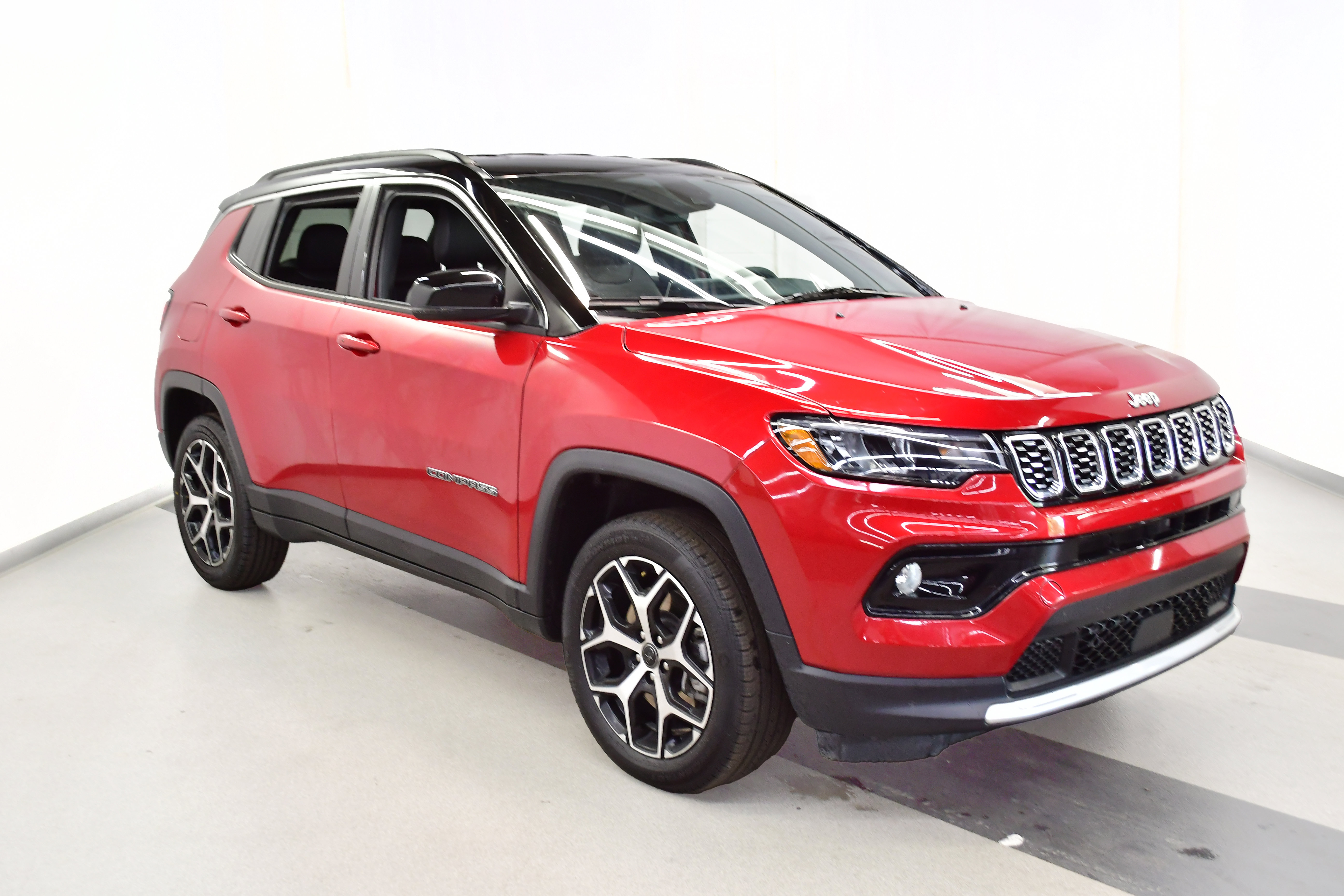 Used 2025 Jeep Compass Limited AWD/4WD image 2