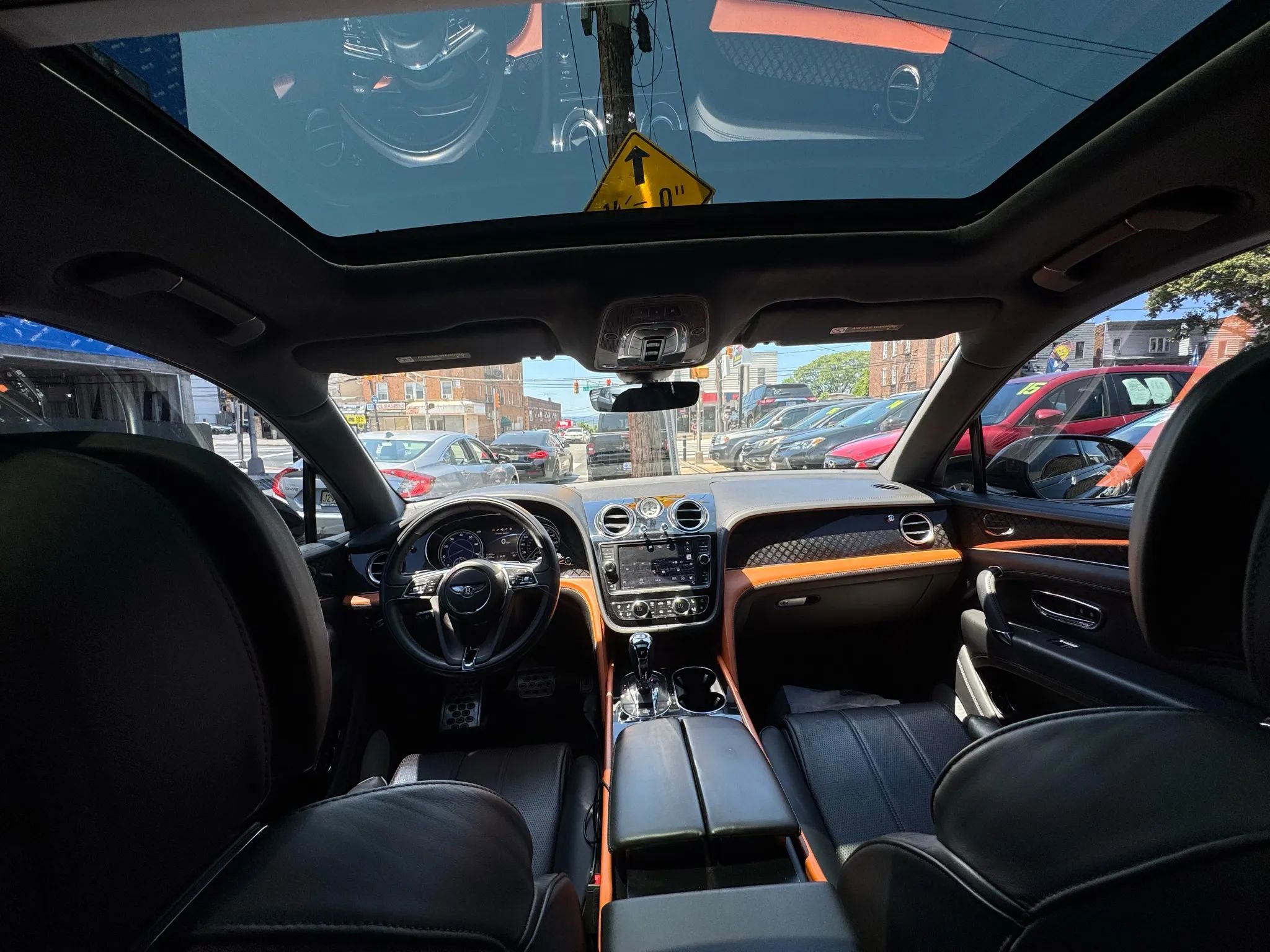 Used 2020 Bentley Bentayga Design Series image 31