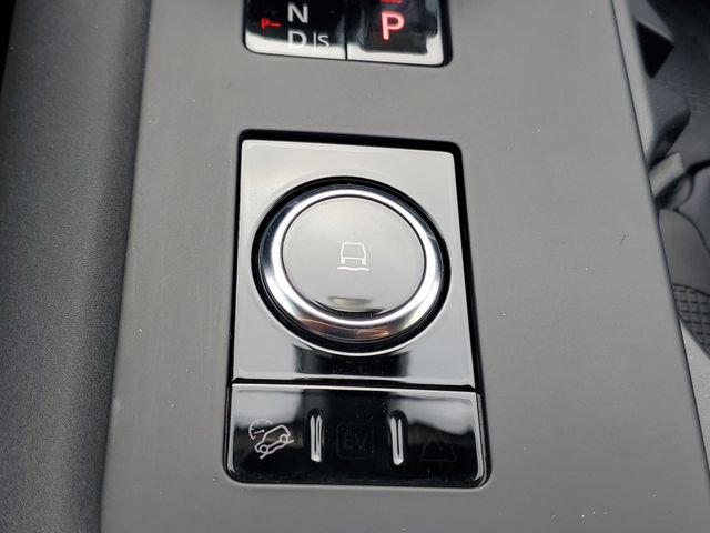 Used 2024 Land Rover Discovery Dynamic SE AWD/4WD image 34