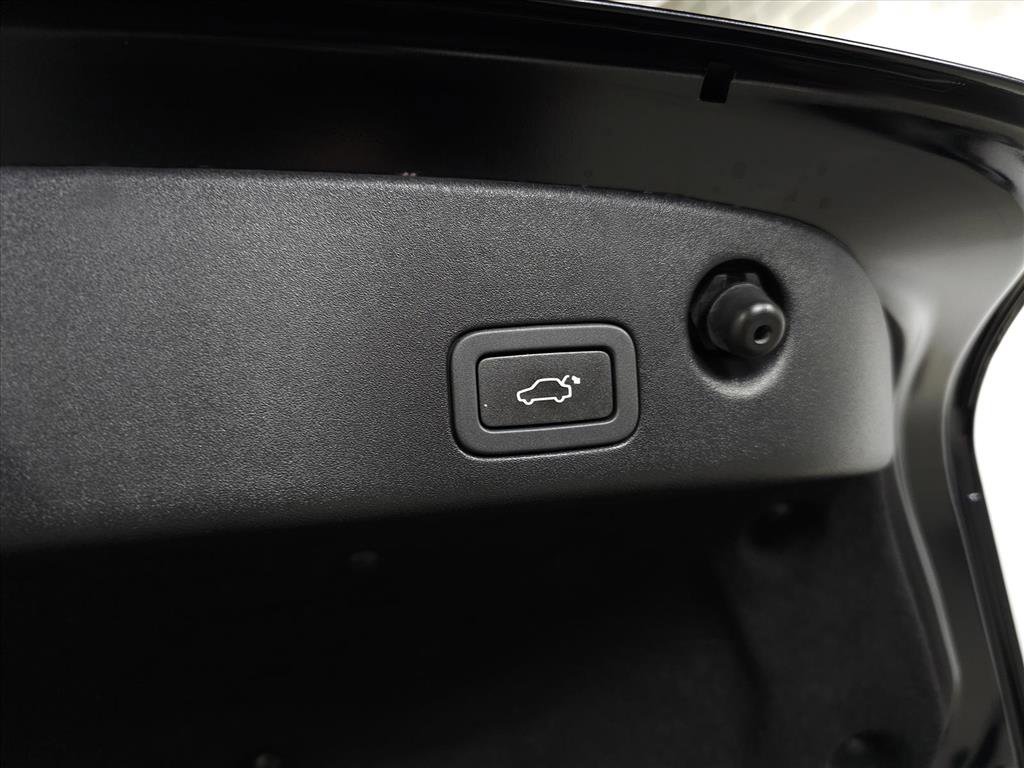 Used 2016 Jaguar XJ L Portfolio image 8