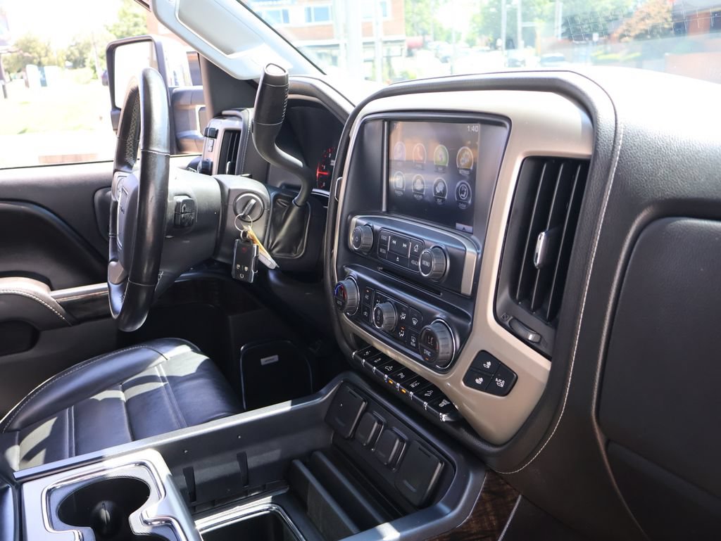 Used 2015 GMC Sierra 2500 Denali w/ Duramax Plus Package AWD/4WD image 9