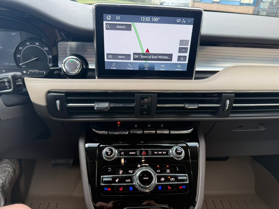 Used 2020 Lincoln Corsair AWD w/ Premium Package image 18