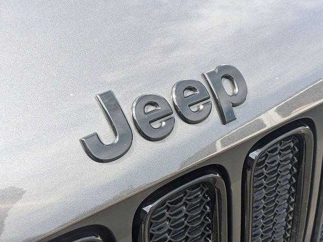 Used 2016 Jeep Renegade Latitude AWD/4WD image 9