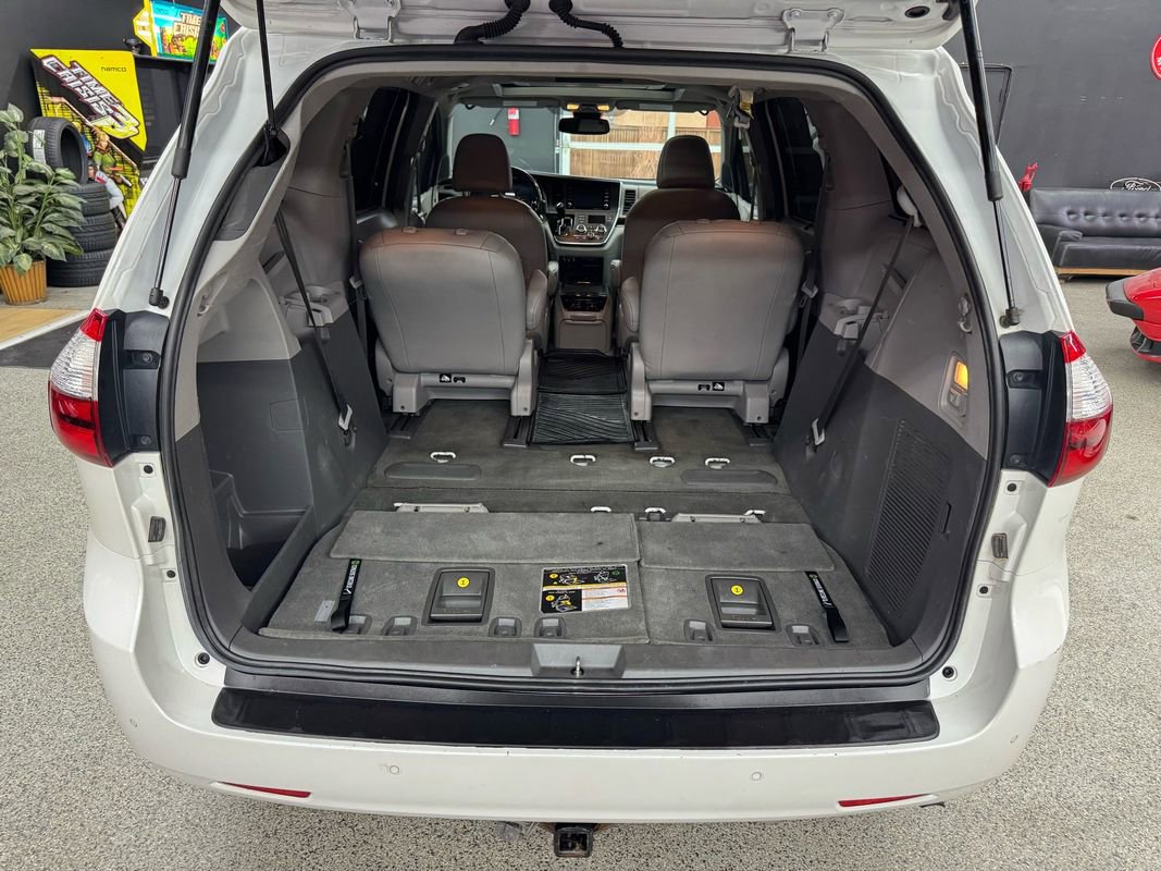 Used 2018 Toyota Sienna XLE Premium AWD/4WD image 14