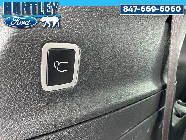 Used 2024 Chrysler Pacifica Select image 10
