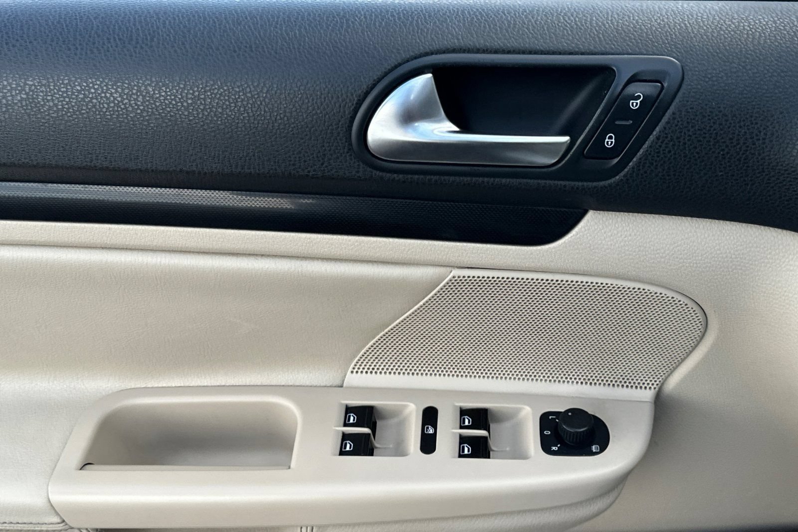 Used 2011 Volkswagen Jetta TDI FWD image 10