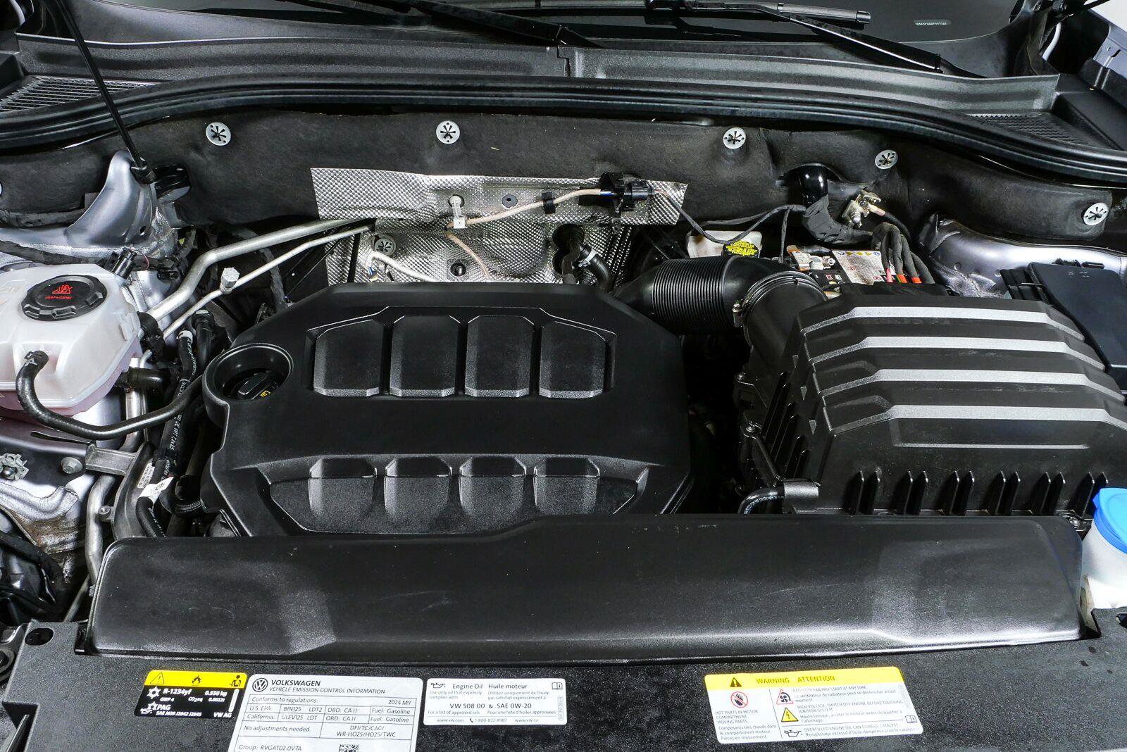 Certified 2024 Volkswagen Atlas Cross Sport SE FWD image 8