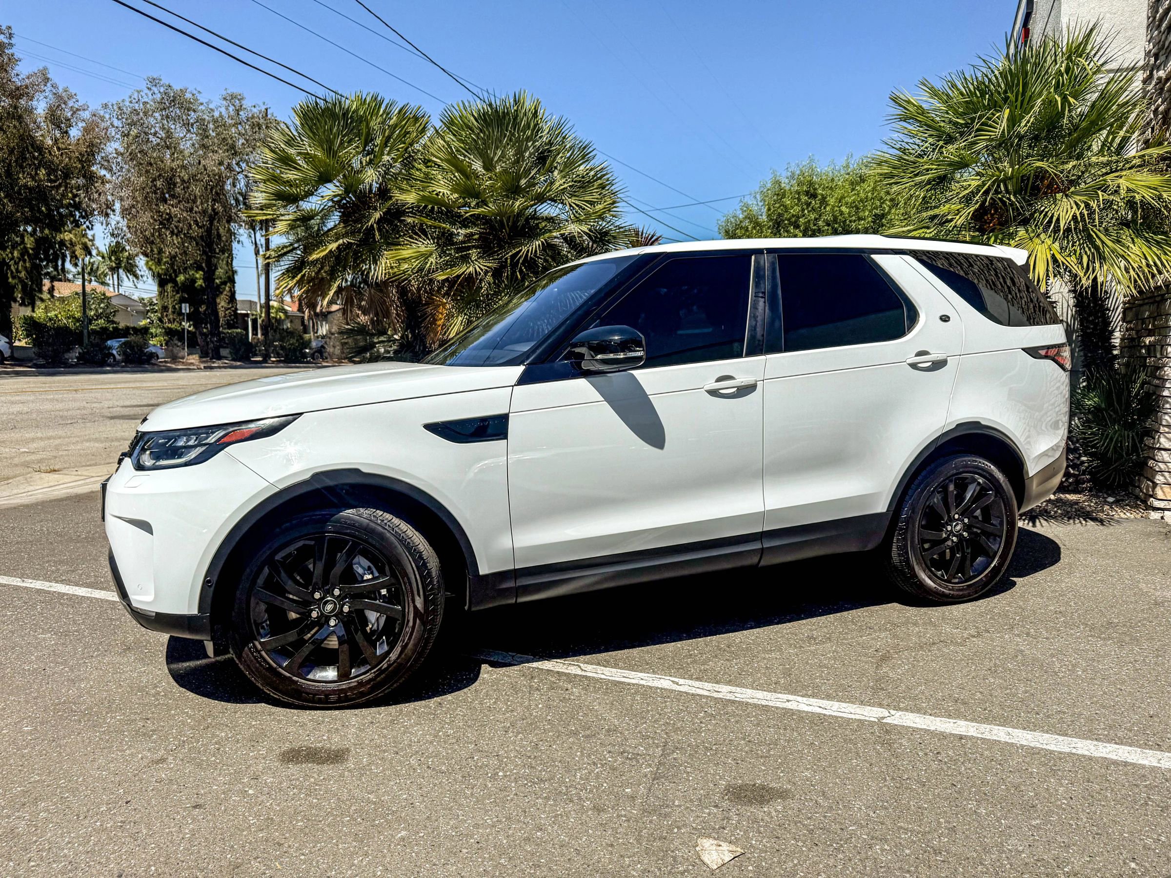 Used 2020 Land Rover Discovery HSE image 5