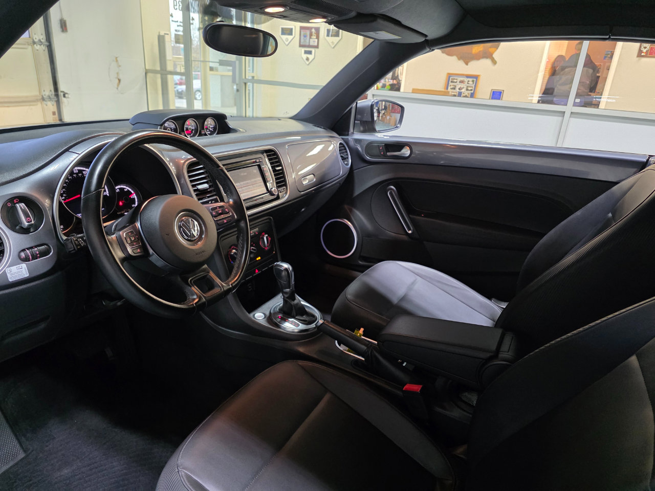 Used 2013 Volkswagen Beetle TDI image 20