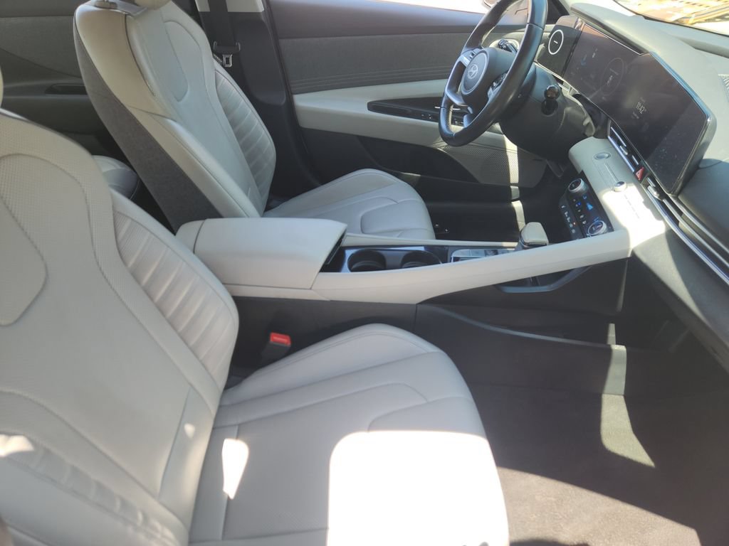Used 2024 Hyundai Elantra Limited FWD image 11